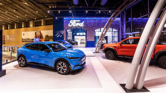 Νέα μοντέλα και ψηφιακές εμπειρίες στο κατάστημα της Ford στο Mall 